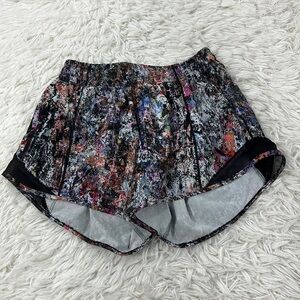 Lululemon Hotty Hot Short II *Long 4" Vitalize Multi / Black
